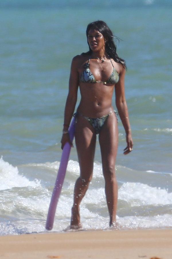 //naomi campbell bikini