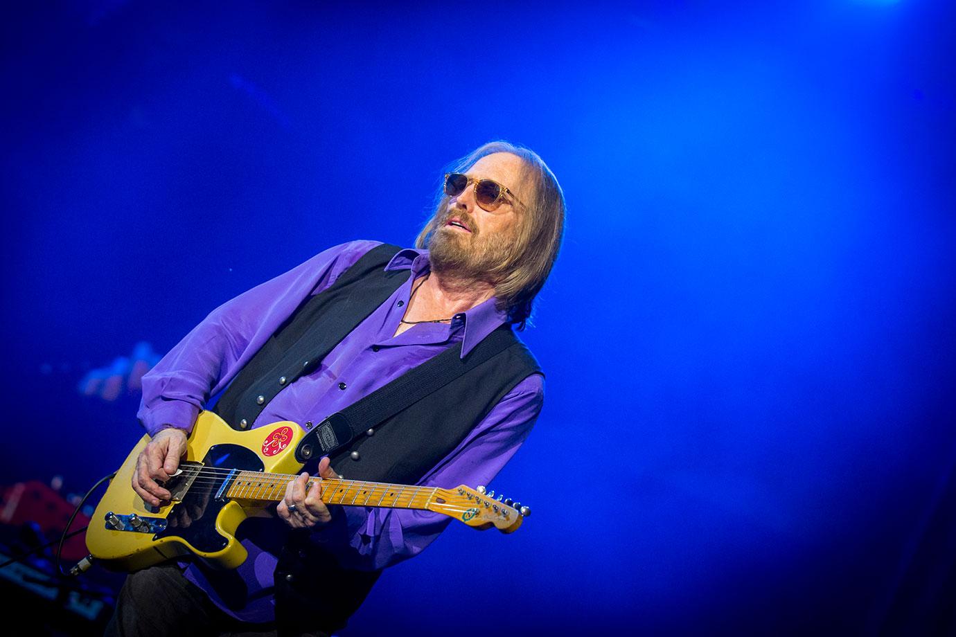 Tom Petty – His Secret Life Of Heroin, Hitting, And Hardship