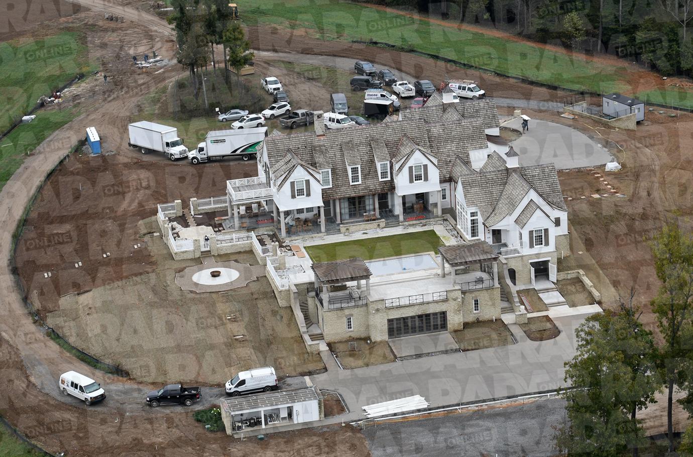 Pregnant Carrie Underwood And Husband Mike Fisher Prepare To Move Into Dream Home