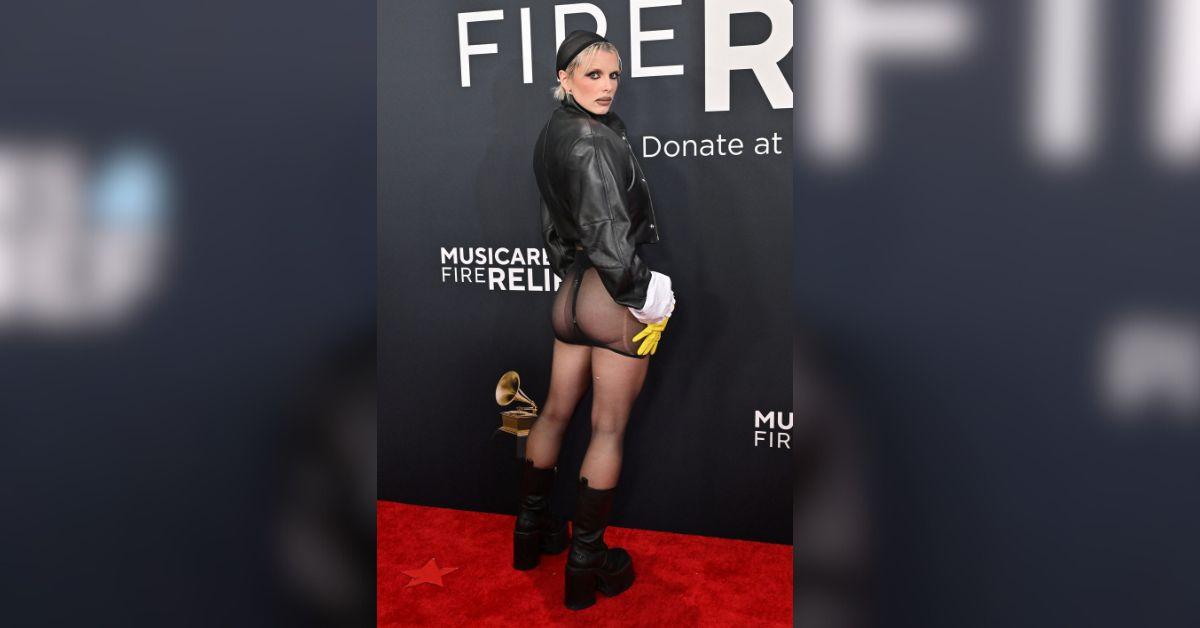 julia fox grammys butt