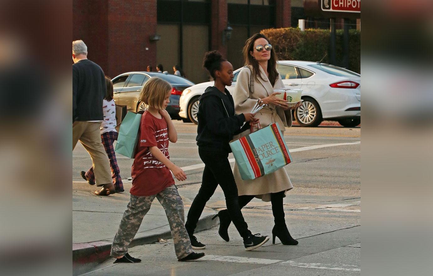 Angelina Jolie Daughters Shopping