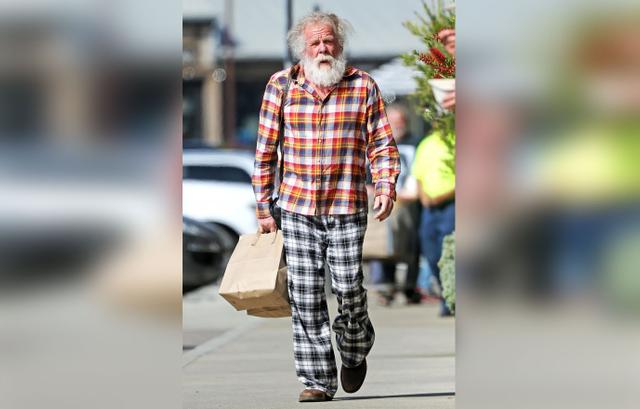 Aging Nick Nolte Caught Shopping In Bizarre Outfit – See Photos