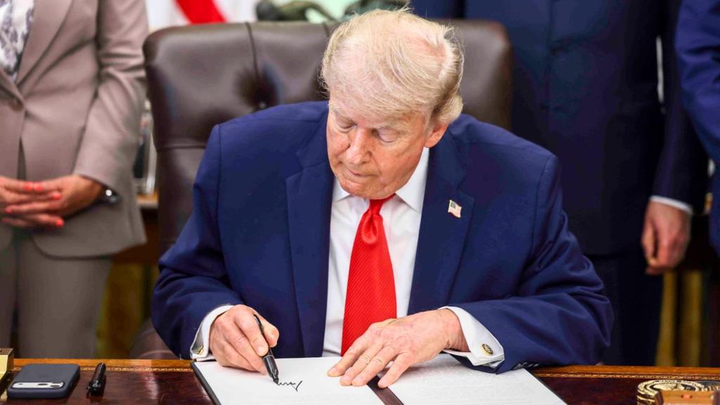 Trump Appears to Fall Asleep in Oval Office Amid Cognitive Decline Concerns