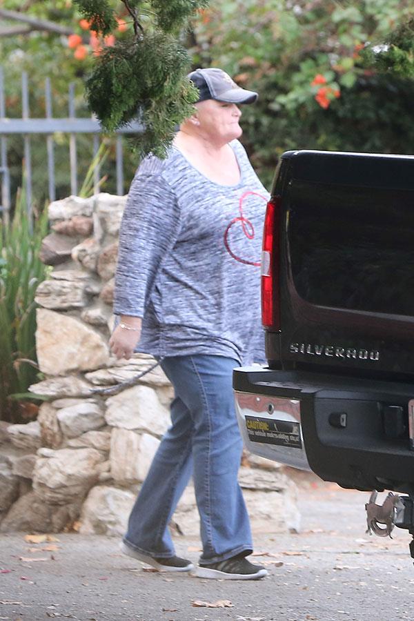 //Paris Jackson Boyfriend Married Debbie Rowe Dead