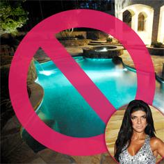 //t giu no pool square