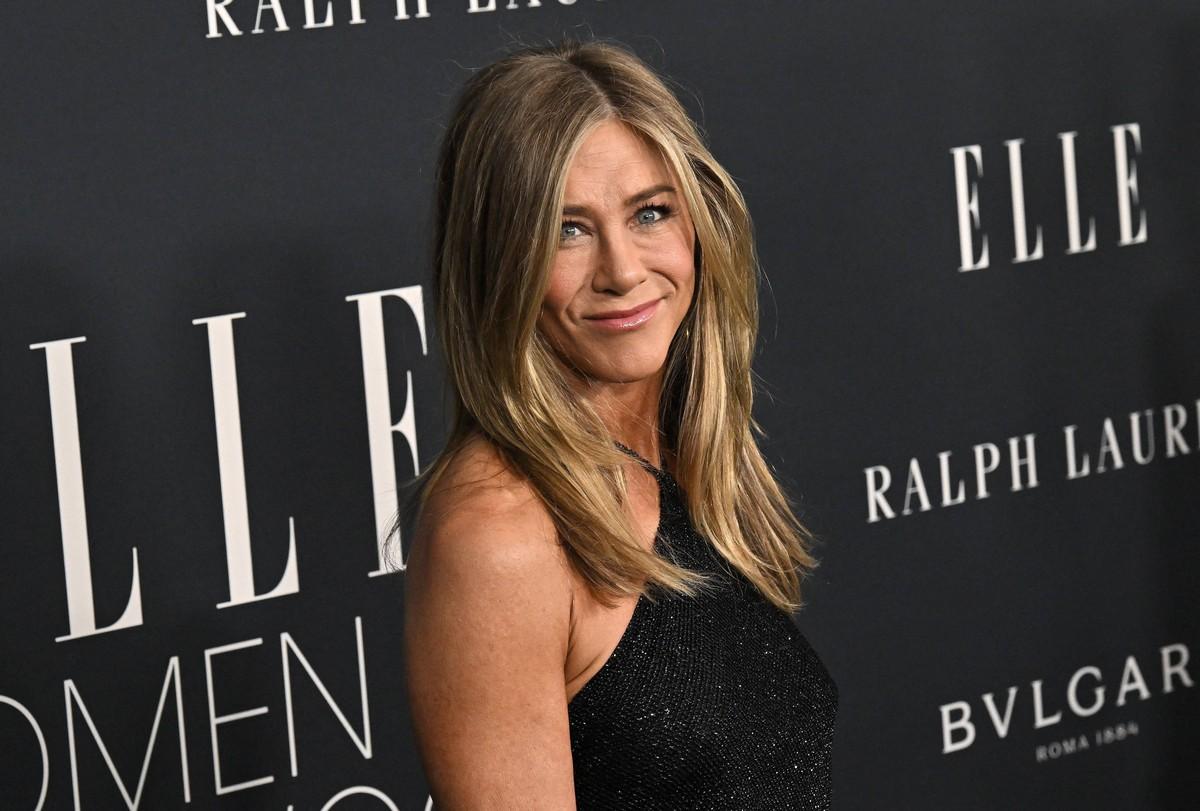 Supporters insist Aniston willingly joined Curtis to champion his work.