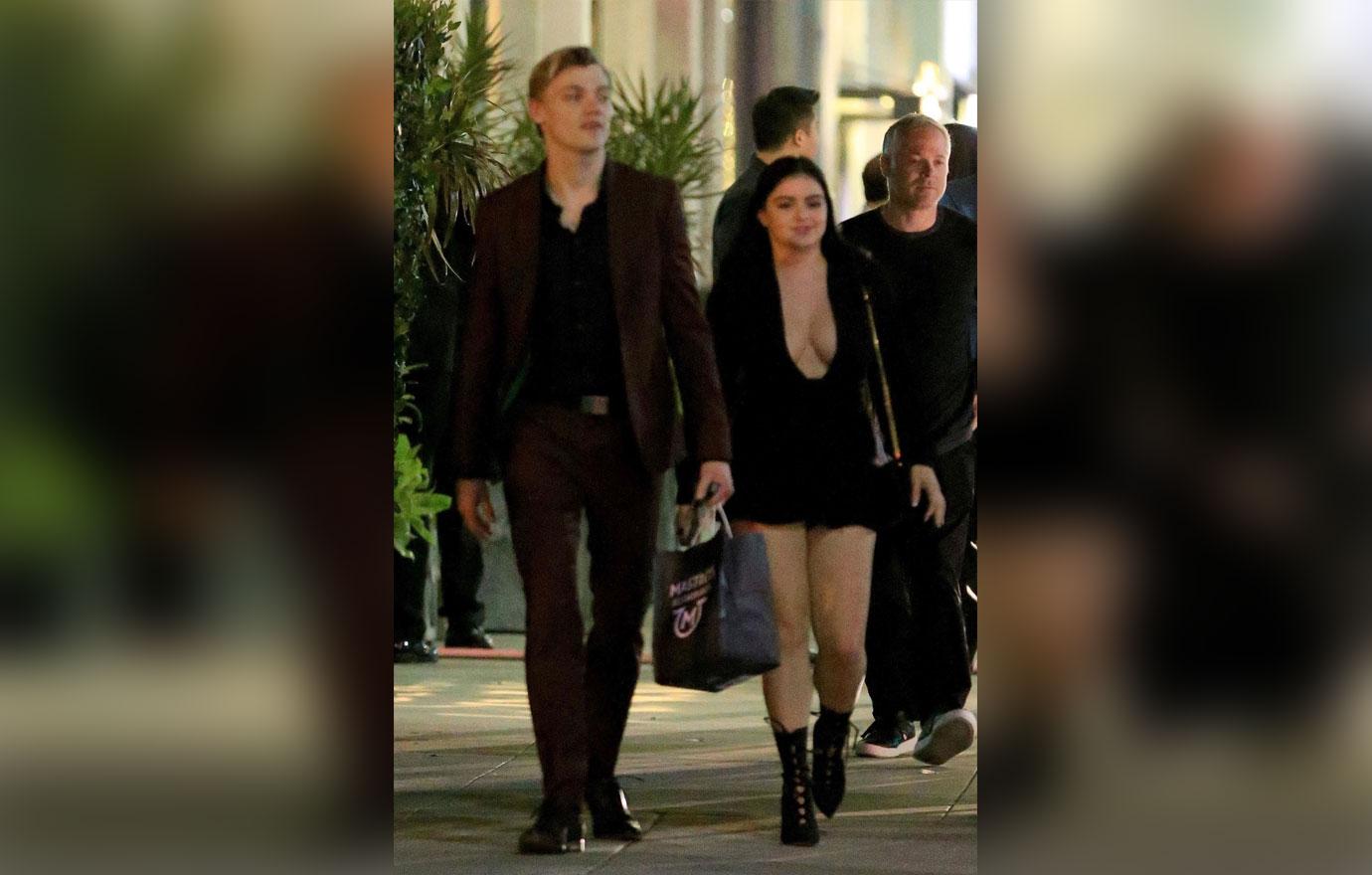 //Ariel Winter Boobs Cleavage Boyfriend Date