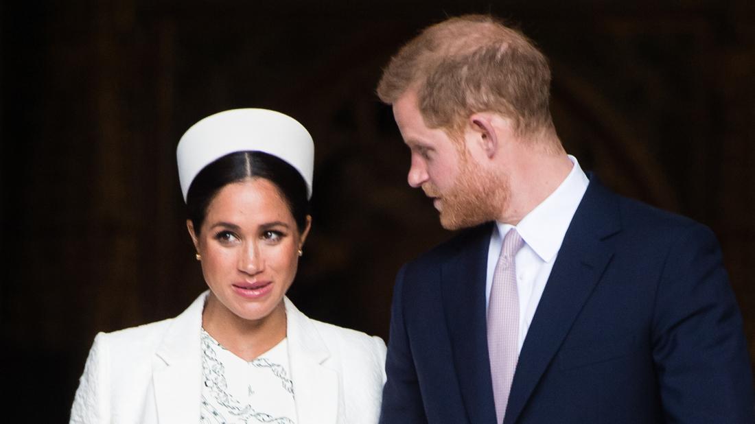 Meghan Markle Slammed By Courtiers Harry Besotted