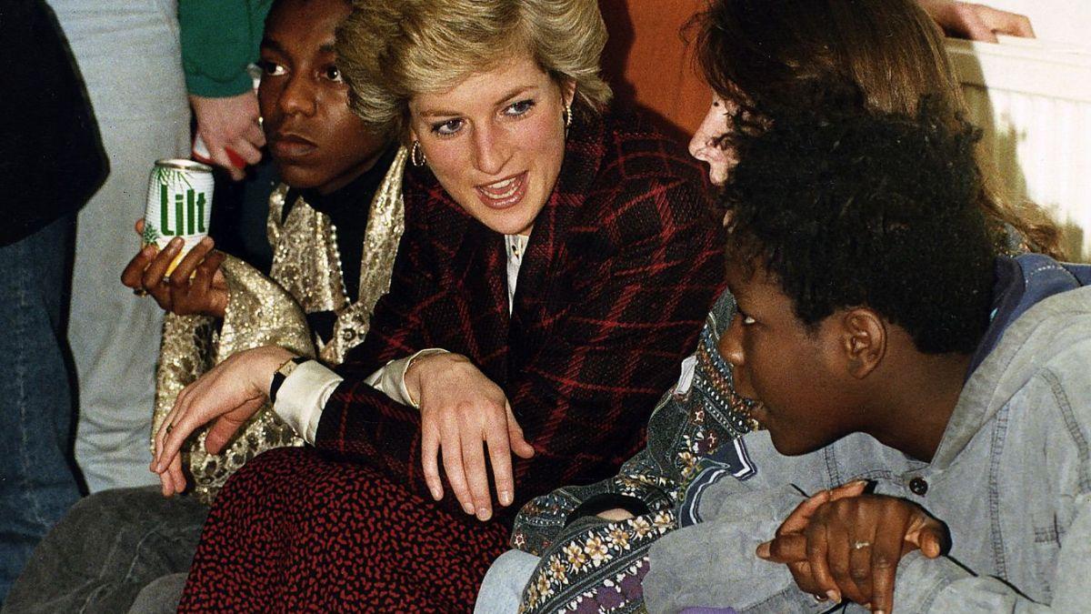 Photo of Princess Diana during visit to Day Centre for Young Homeless