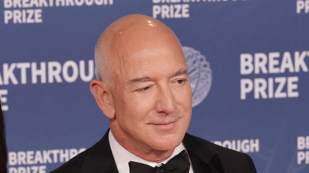 picture of Jeff bezos
