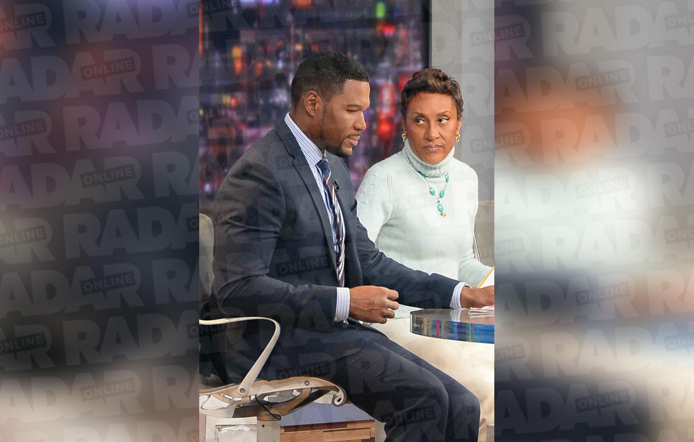 //michael strahan robin roberts on set gma confrontation