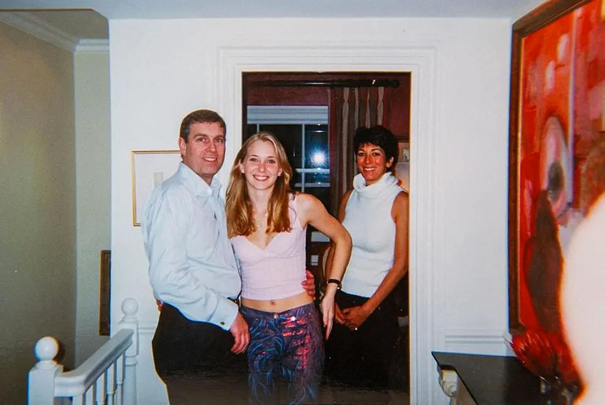 Photo of Andrew Windsor, Ghislaine Maxwell and Virginia Roberts