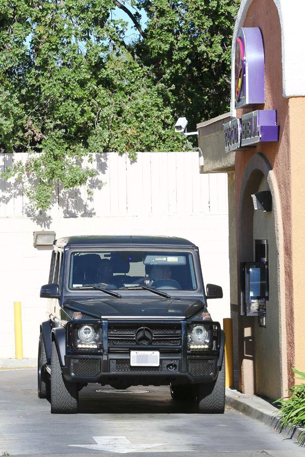 Kim Kardashian & Kanye West Pick Up Taco Bell