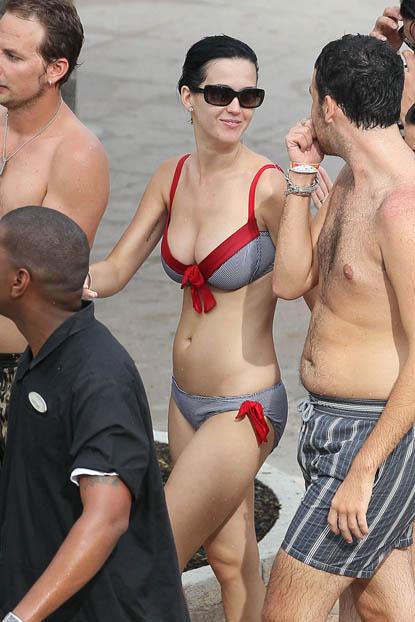 Katy Perry And Sofia Vergara Spend Christmas In Bikinis (PHOTOS