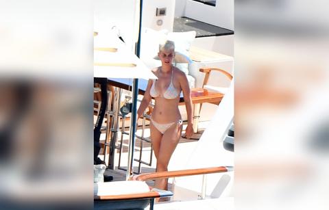 Katy perry shows off curves tiny bikini Italian getaway