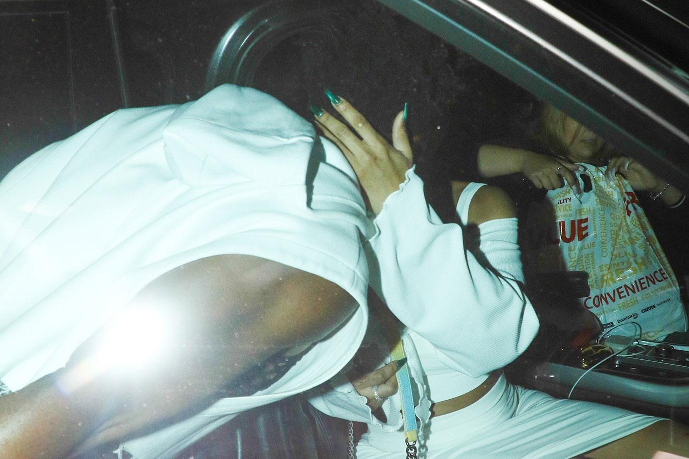 Blac Chyna kisses mystery man la