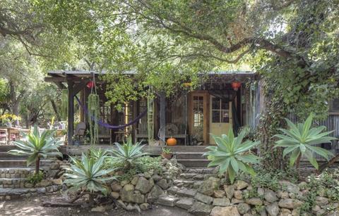 Daryl Hannah Re-Lists Environmentally Friendly Malibu Property – See ...