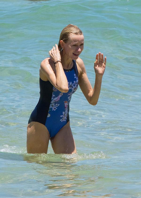 Naomi Watts Bikini Liev Schreiber Shirtless Beach