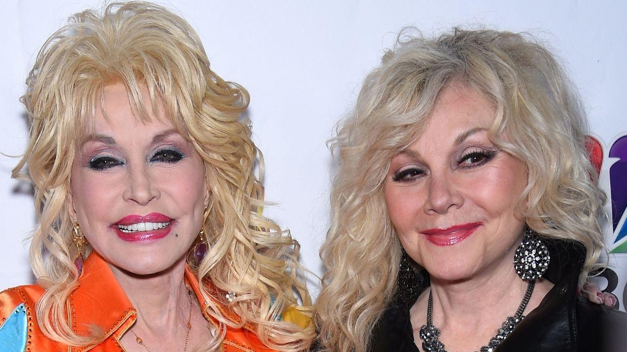 picture of Dolly parton and stella parton