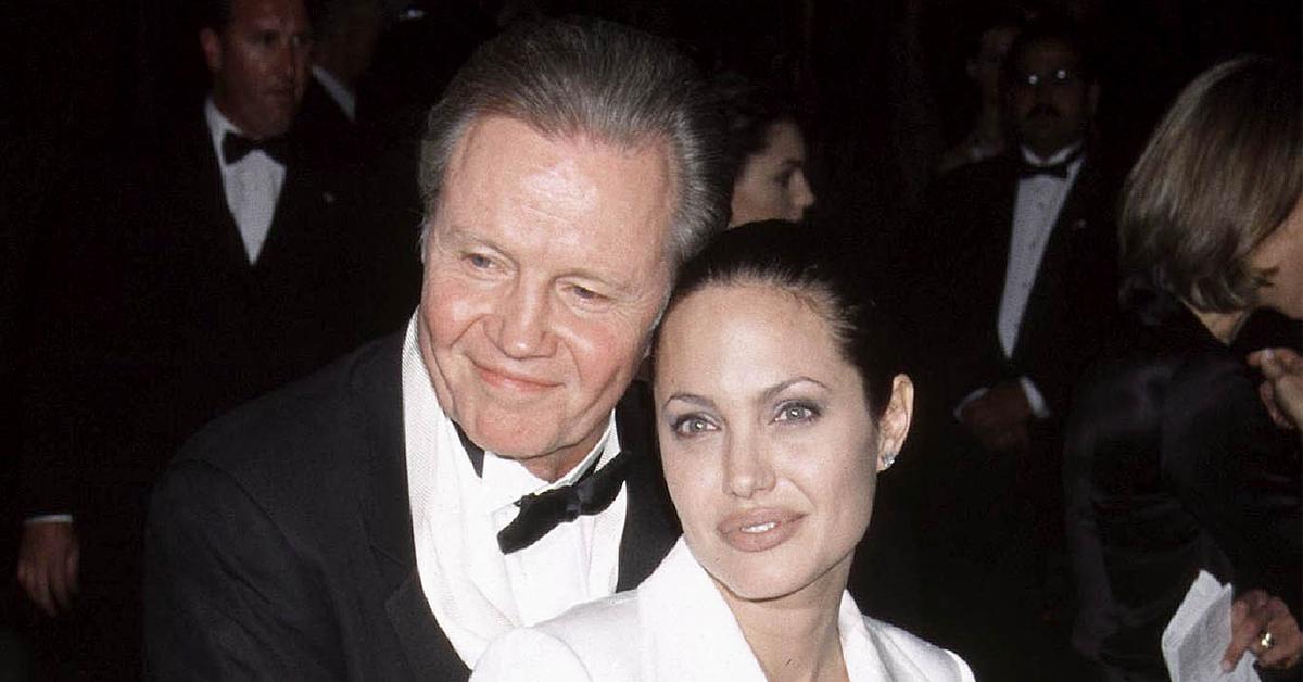 angelina jolie dad jon voight estranged calls out actress palestine support