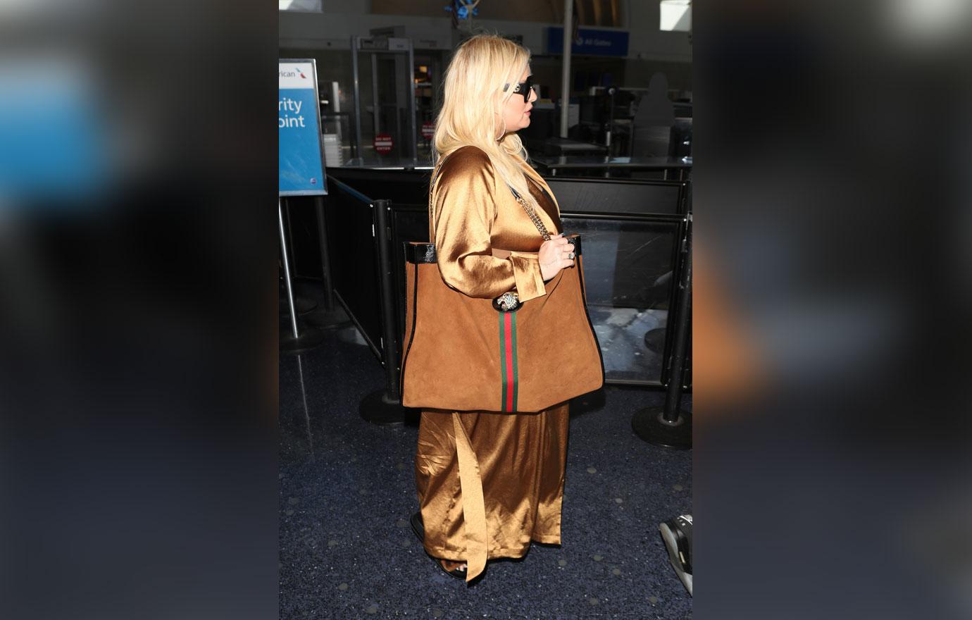 Pregnant Jessica Simpson And Husband Seen At Airport