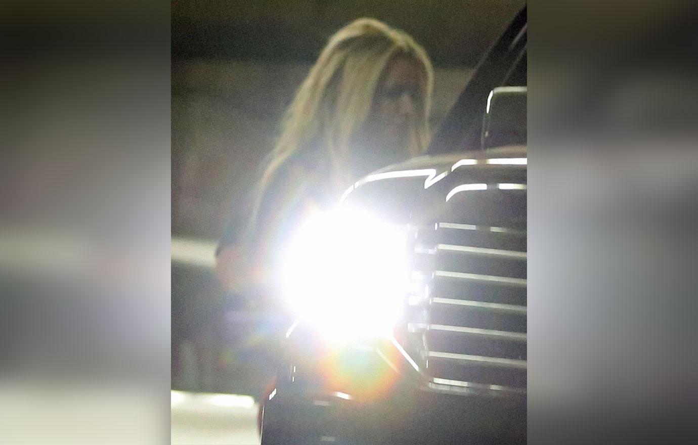 Britney Spears Leaves Court With Mom Wearing No Shoes