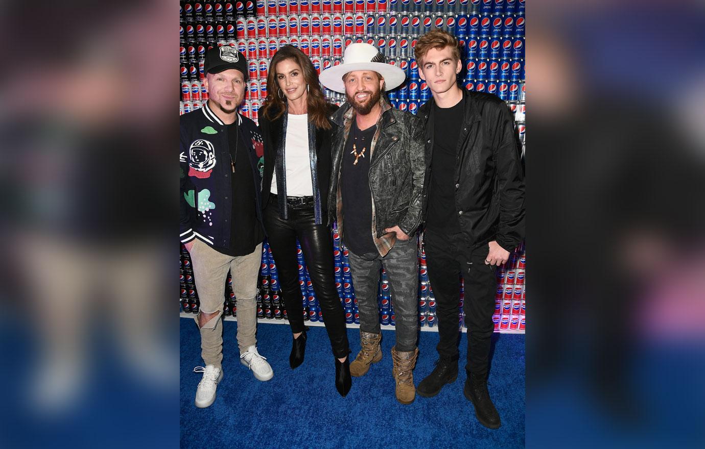//LOCASH and Cindy and Gerber