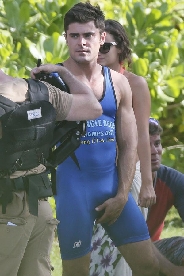 See Photos Of Buff Zac Efron Proving He S The Full Package In Tight Spandex