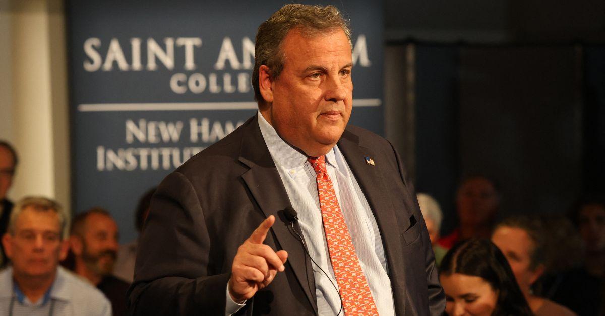 Fox News Host John Roberts Apologizes for Chris Christie Milkshake Remark