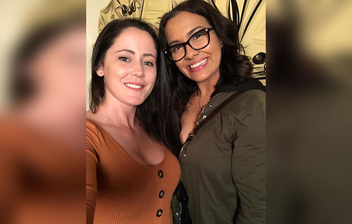 Briana DeJesus takes a selfie with Jenelle Evans.