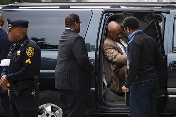 bill cosby sexual assault case blind defense trial pretrial arrival pics