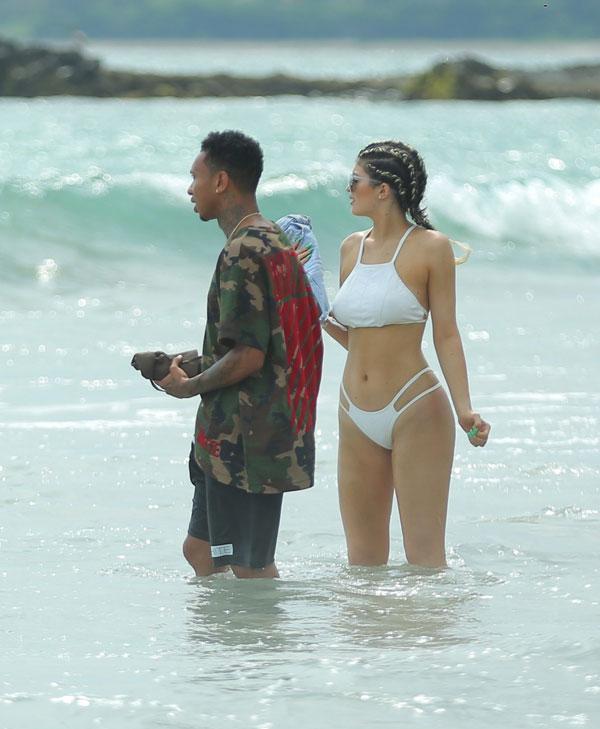 //kylie jenner bikini tyga mexico