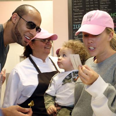 PHOTOS: Kendra -- The Ring Is Off, But The Marriage Is Still On