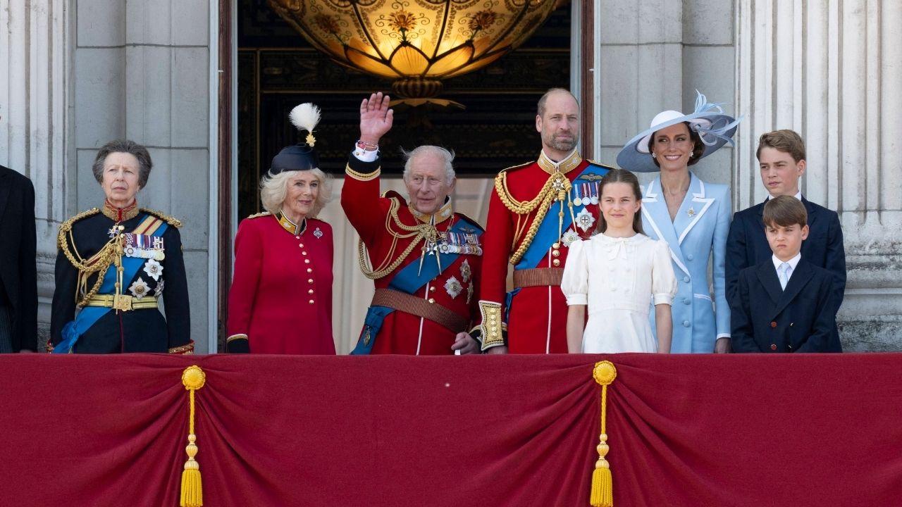 Photo of royal family