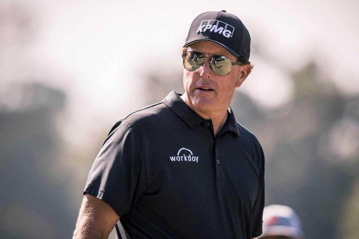 Ashley Perez accused Phil Mickelson of showing her a nude photo; he disputed the allegations.