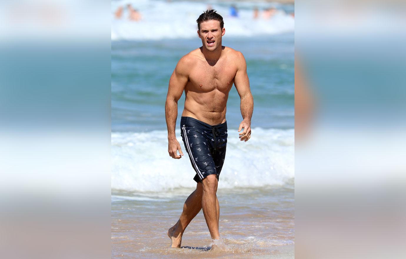 //scott eastwood shirtless bondi beach swimming