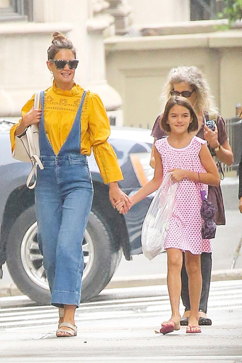 Katie Holmes And Suri Cruise Go For A Stroll In New York