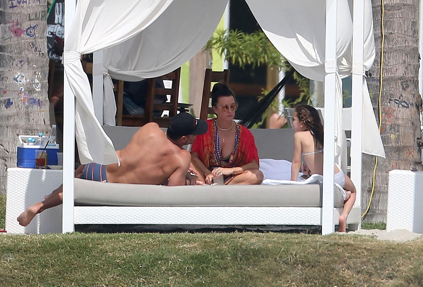 //kyle richards bikini husband kissing mexico