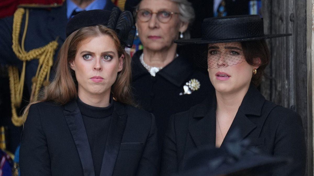 picture of Princess Beatrice and Princess Eugenie