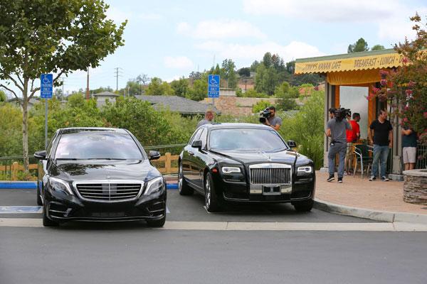 //kardashians park handicapped spots texting driving