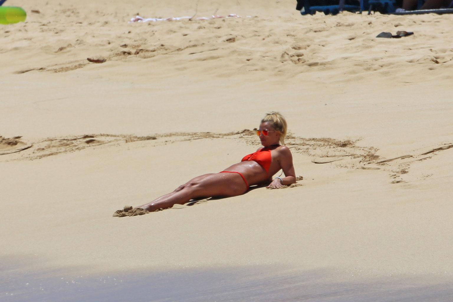 //britney spears red bikini body weight beach