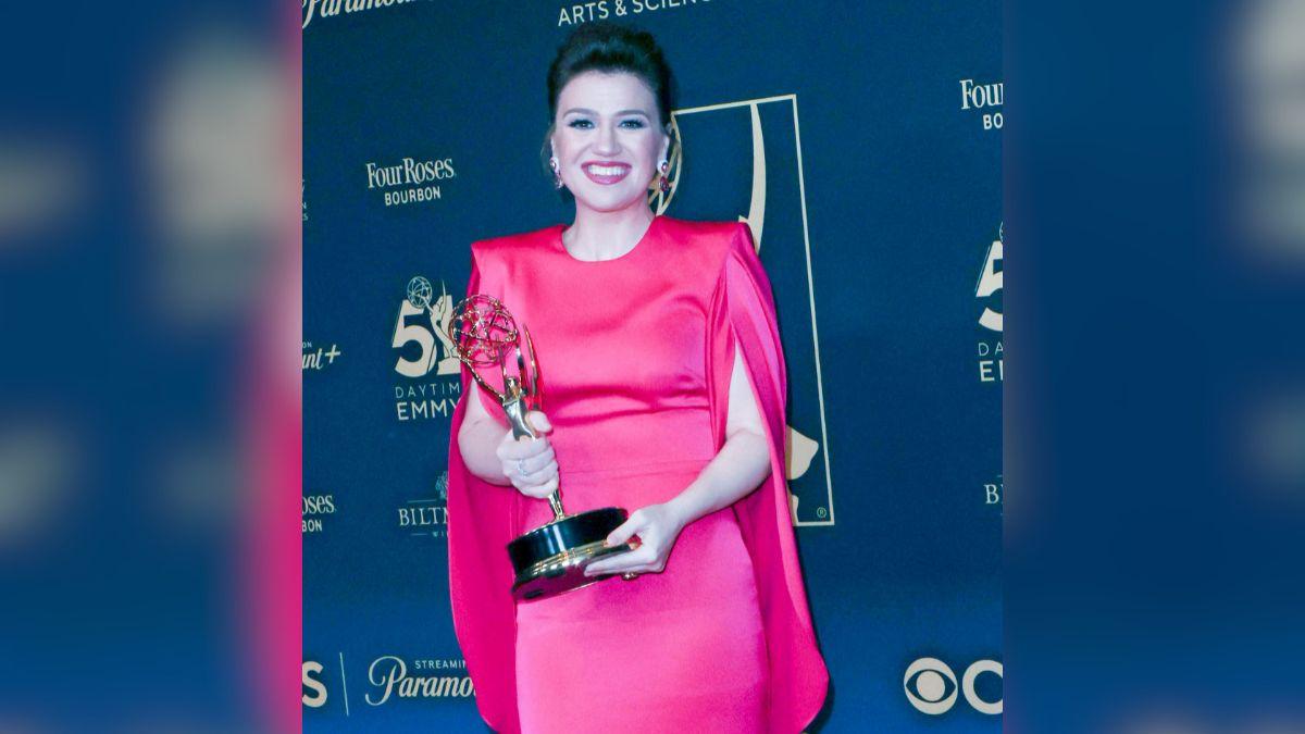 Photo of Kelly Clarkson