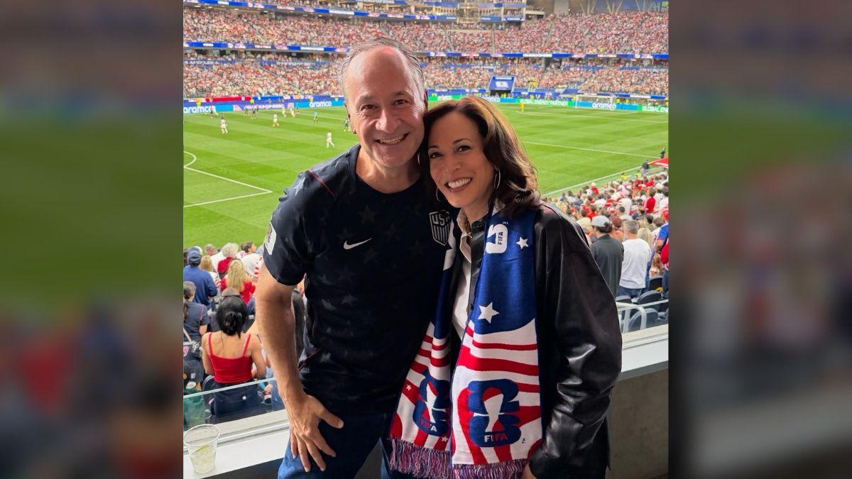 photo of Doug Emhoff and Kamala Harris