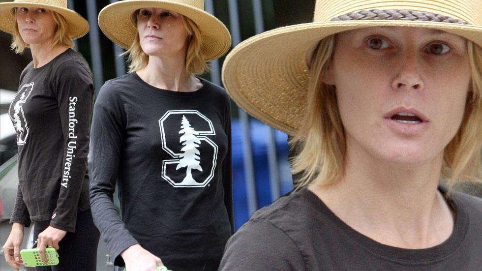 interpersonel Specialist Overlegenhed Modern Mama! Julie Bowen Goes Without Makeup -- And A Bra! -- For Her Hike:  See 10 Photos Of Her Fresh Look