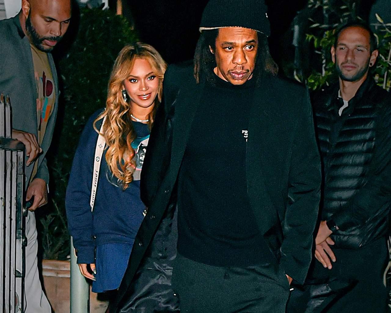 Beyonce Dodges Cameras After Return To US Following Dubai Performance