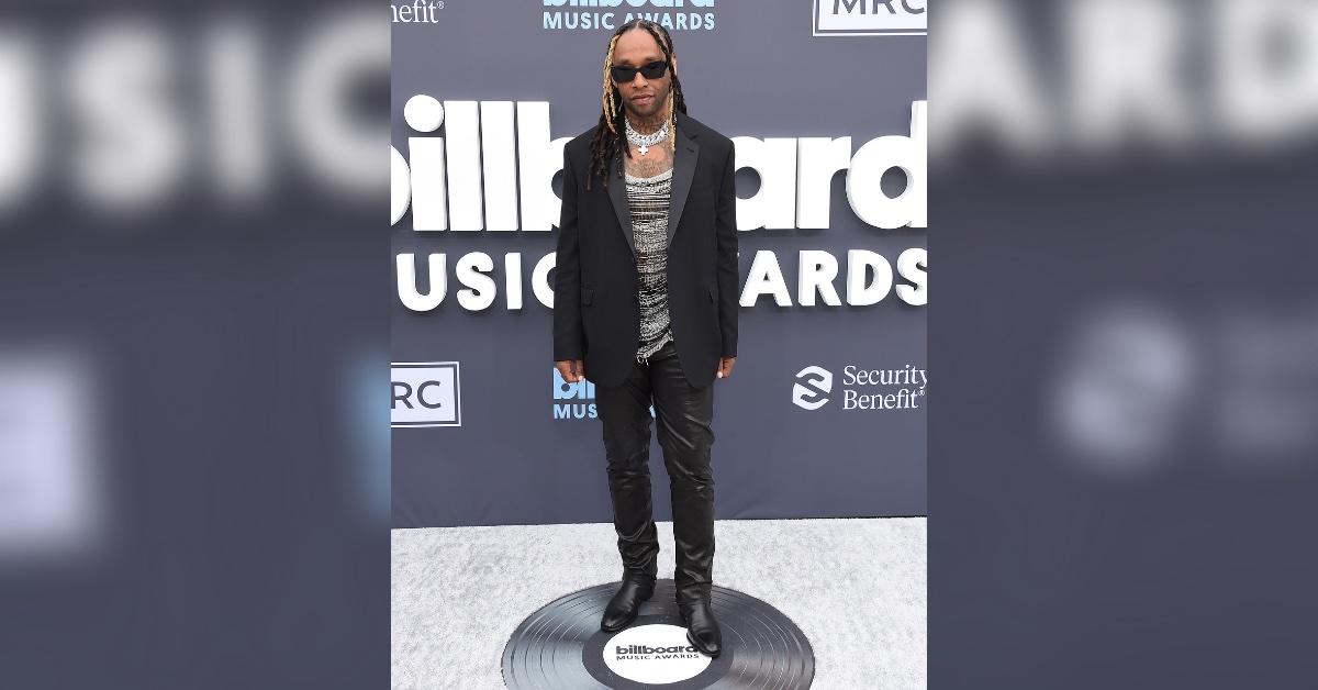 billboard music awards  red carpet photo