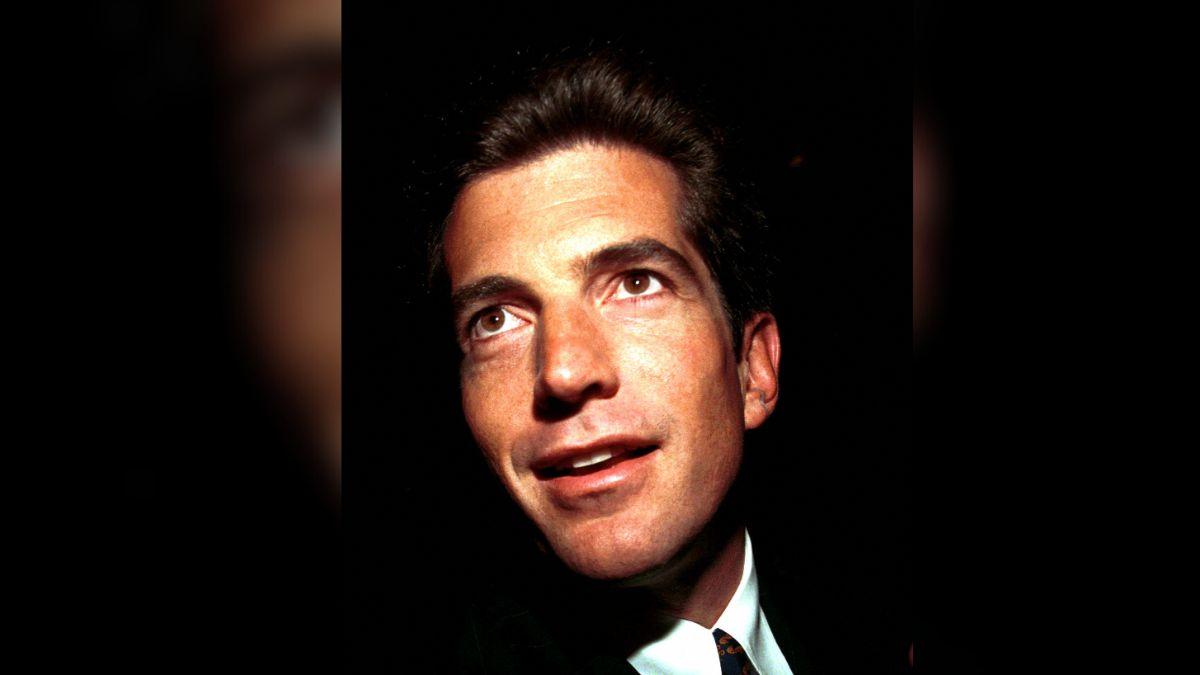 Pilot Kyle Bailey recalled JFK Jr. rushing preflight checks before takeoff.