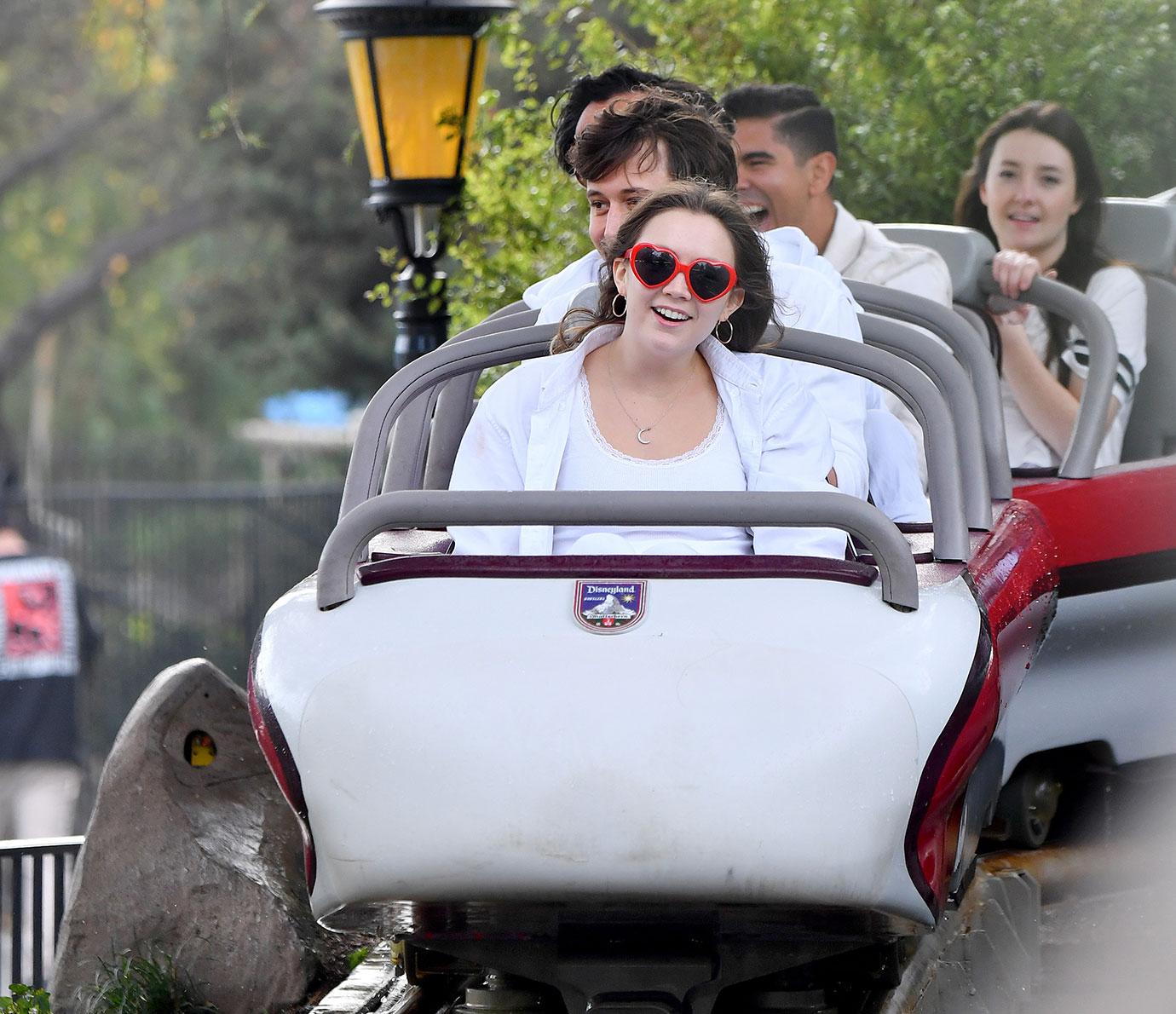 carrie fisher daughter billie lourd disneyland