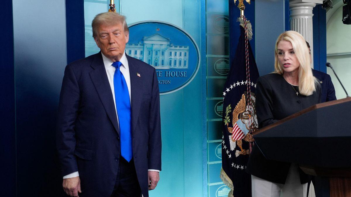 Photo of Donald Trump and Pam Bondi