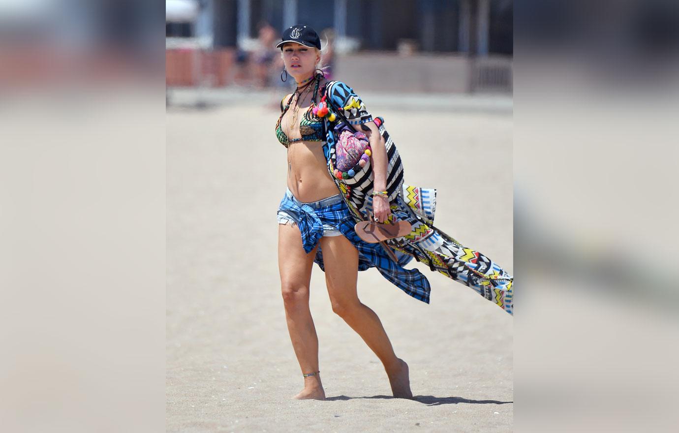 Gwen Stefani bikini beach pics